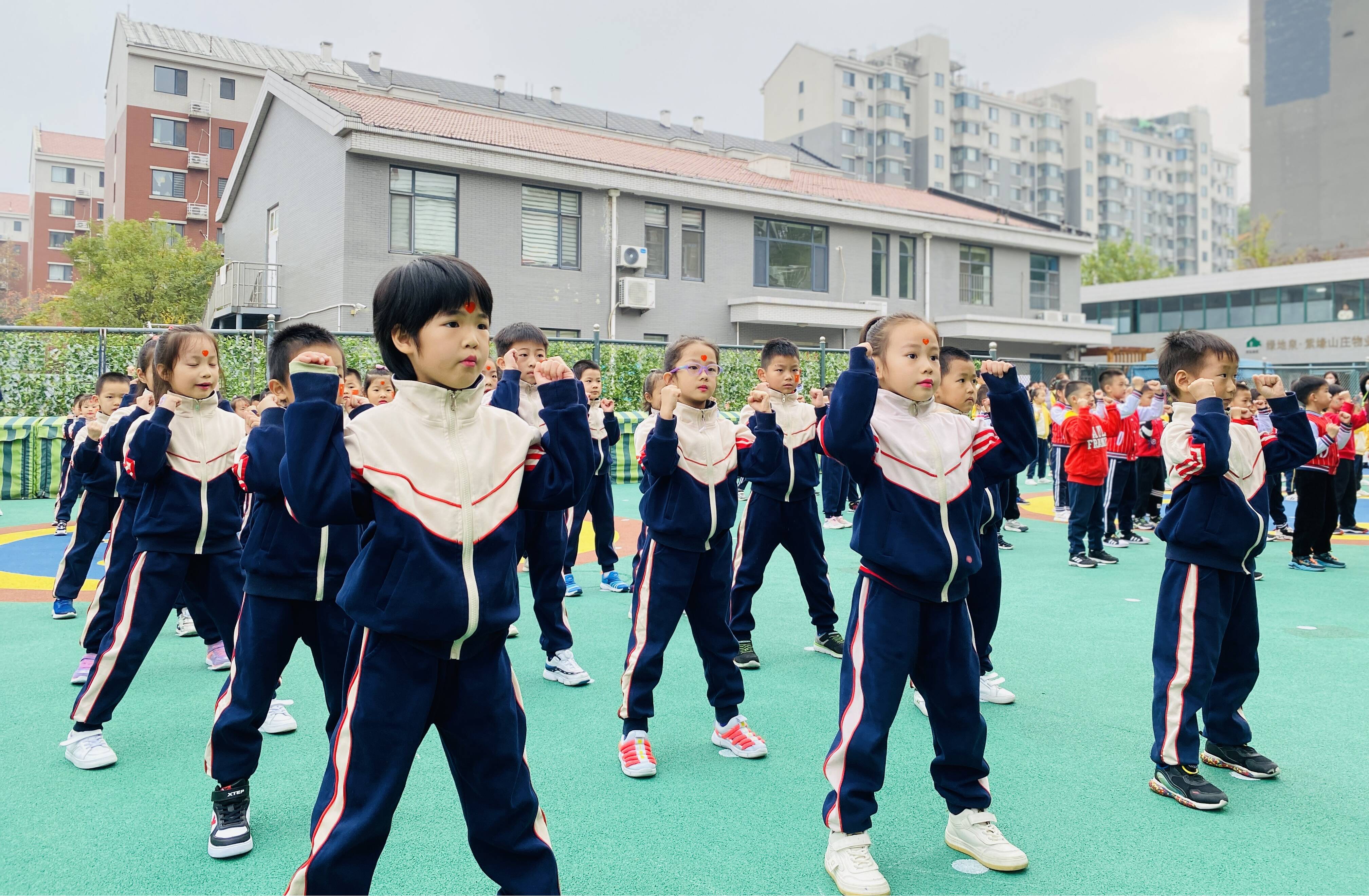 童心飞扬绽成长  悦动逐梦展精彩 ——历下区紫苑幼教集团第十届早操展示活动